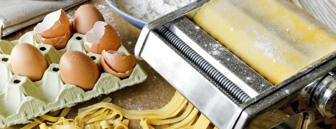 Exclusive cooking lesson, lunch and grocery tour in Rome
