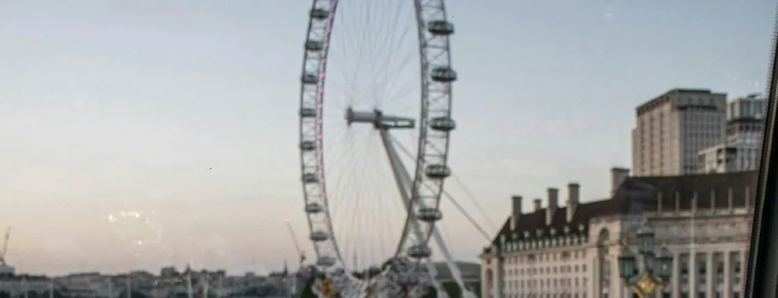 Luxury Bus Tour with a Gourmet Lunch and Panoramic View