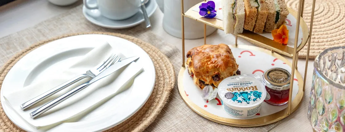 London river cruise with afternoon tea or two-course dinner
