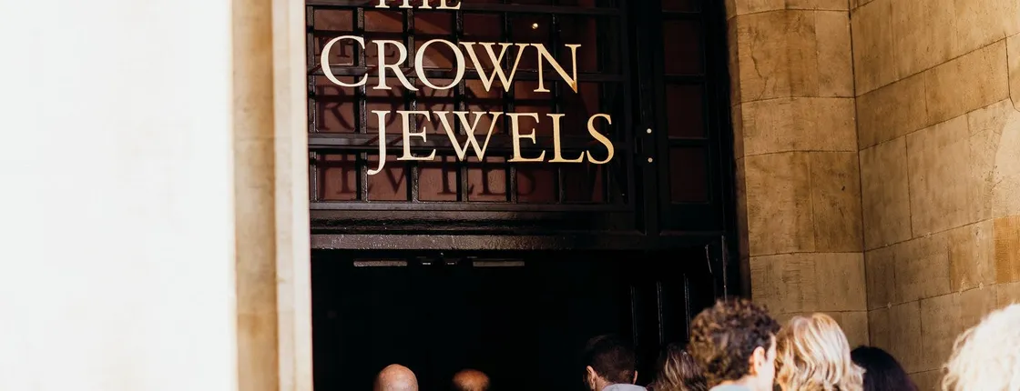 Best of London with Tower of London, river cruise and history walk