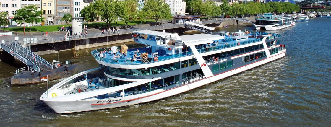 Panorama river boat cruise in Cologne