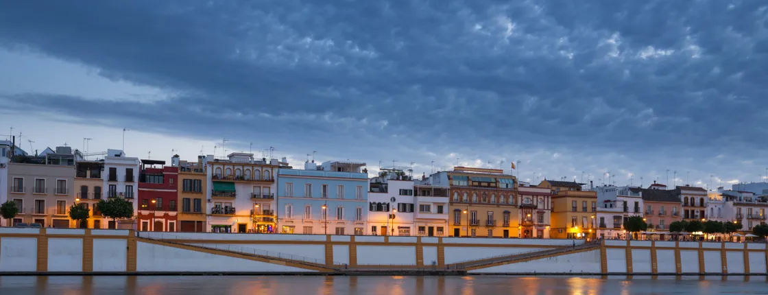 Guided night tour on the legends of Triana