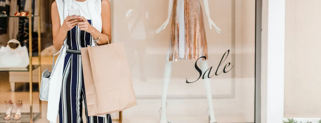Private personalized fashion shopping tour in Paris