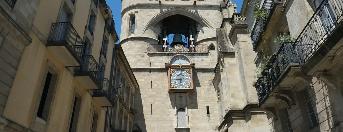 Old Town Bordeaux exploration game and tour