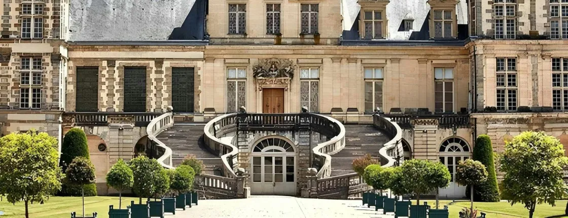 Fontainebleau Castle and Barbizon self-guided half day tour from Paris