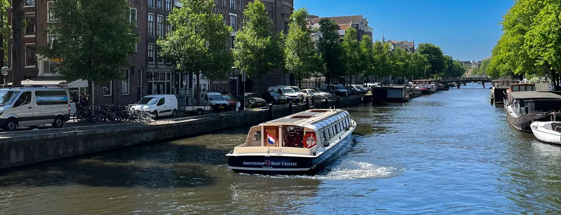 75-minutes canal cruise highlights of Amsterdam