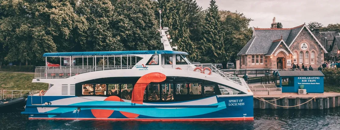 Loch Ness guided tour with boat cruise