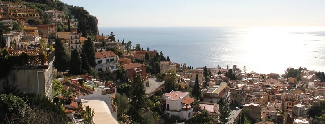 Sicilian food and wine walking tour in Taormina with a local