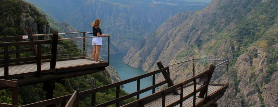 Ribeira Sacra guided tour with cruise from Santiago de Compostela