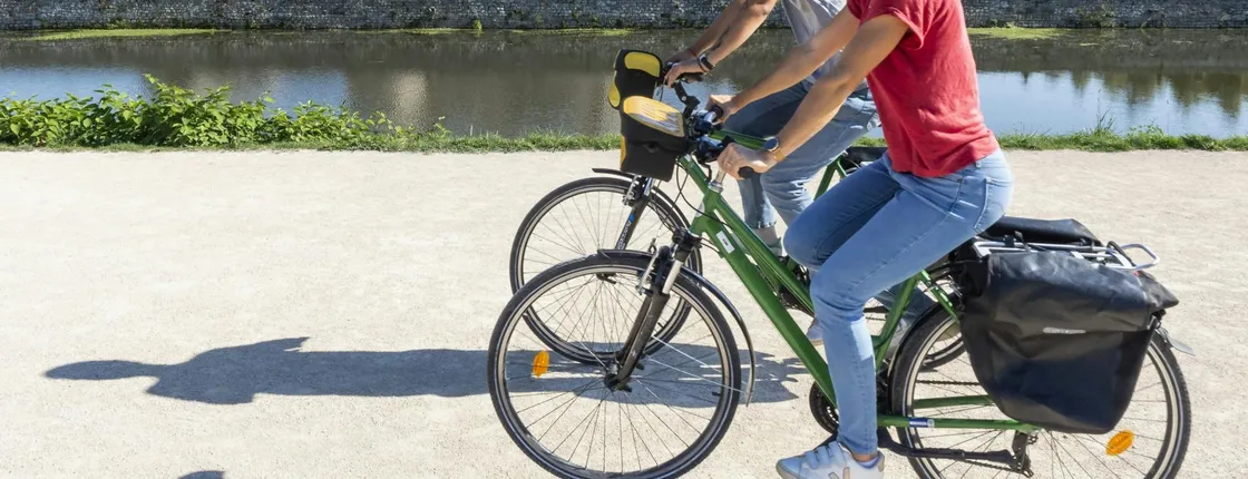 Loire Valley e-bike tour with Château de Chambord and wine tasting
