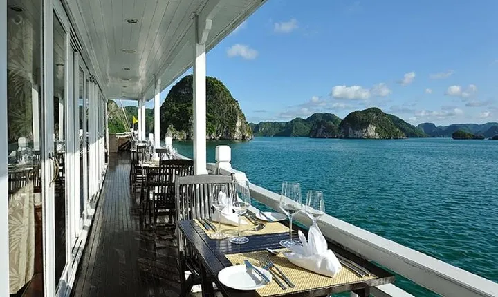 5 Days 4 Nights Hanoi - Halong Bay - Peaceful Halong Bay Cruise, one of 7 world Wonders