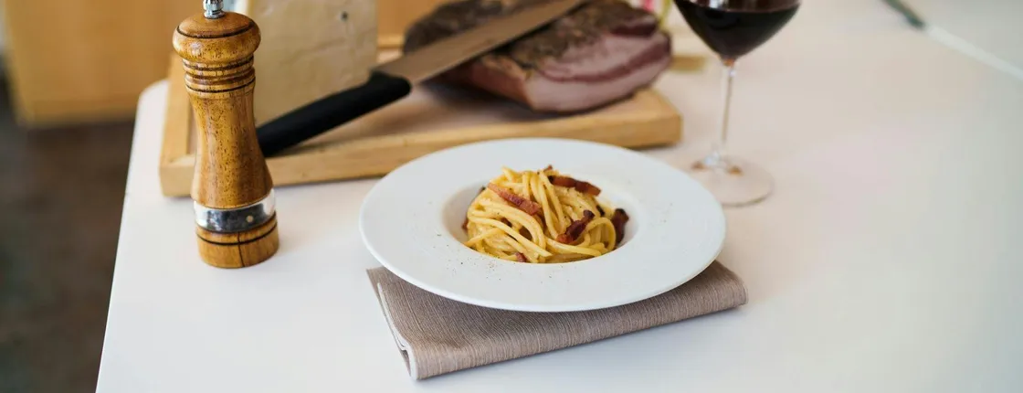 Real carbonara cooking class in Olbia