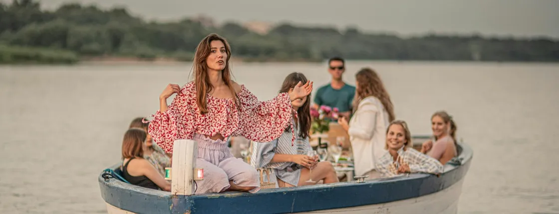 Vistula River private scenic cruise along Warsaw's top landmarks