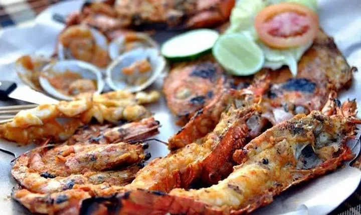 Best Romantic Seafood Dinner at Jimbaran Beach Sunset