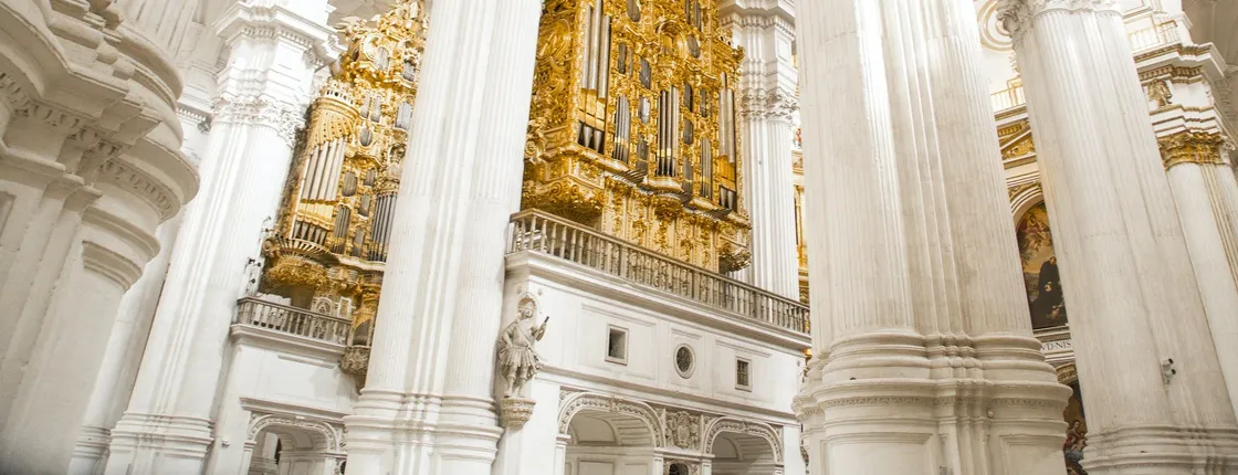 Guided tour of the Cathedral, the Royal Chapel and the historic center of Granada