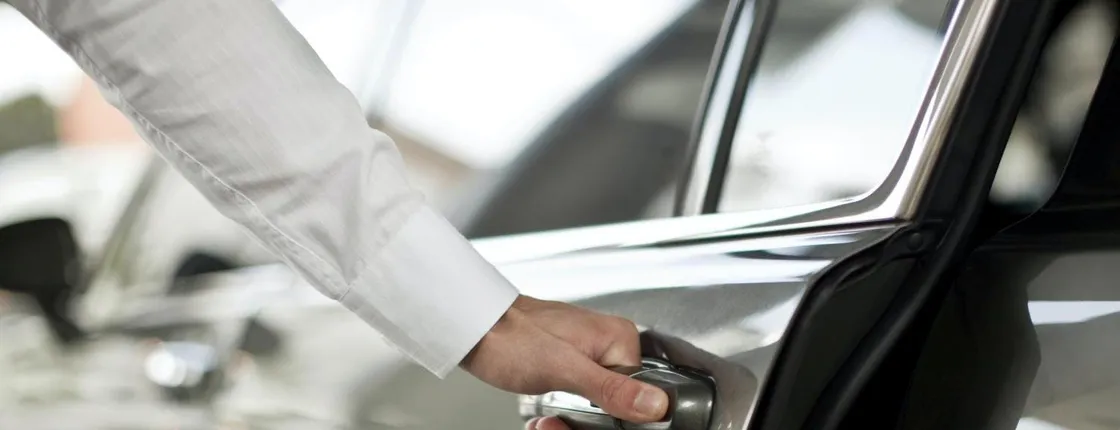 Private transfer service from Paris airports in an executive Sedan