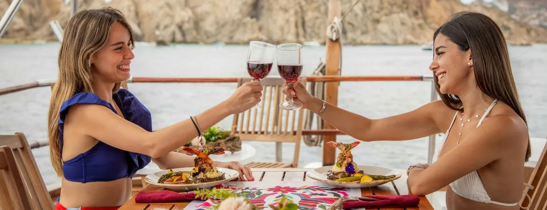 Los Cabos Sunset Cruise "TU ENAMORADO" with Dinner and Drinks