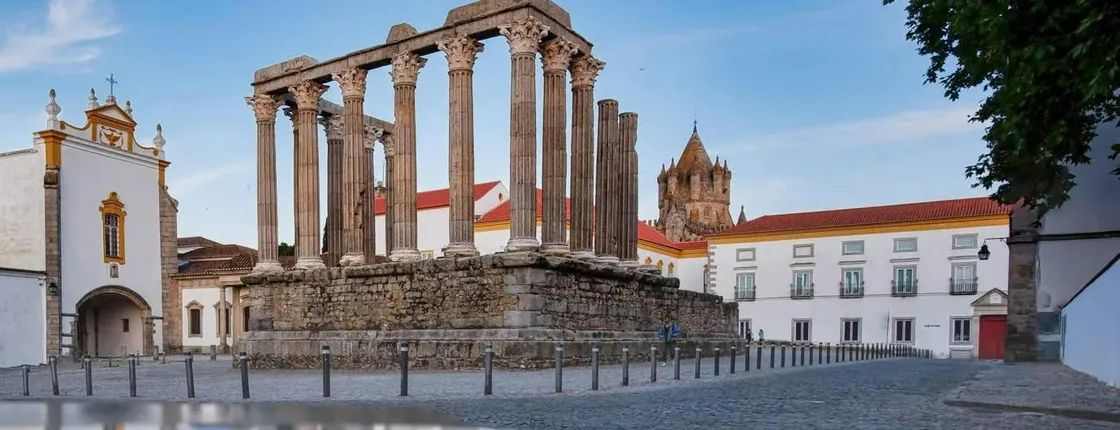 Évora, Monsaraz, wine tasting and Cristo Rei from Lisbon