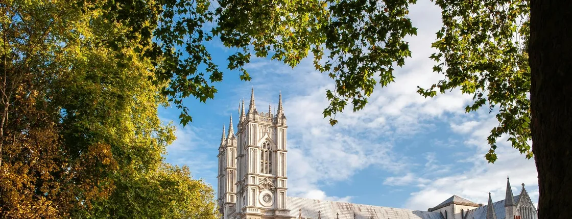 Guided royal walking tour of London with Westminster Abbey ticket