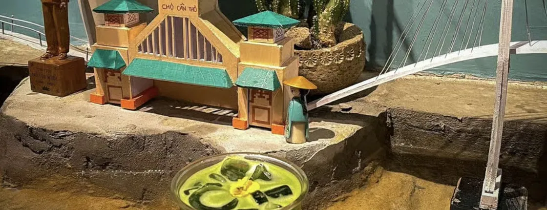 Guided tour of Bến Ninh Kiều and hidden bar experience in Can Tho