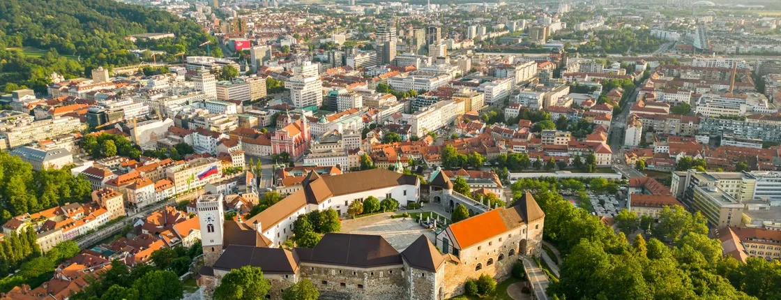 60 minutes walking tour in Ljubljana with a local