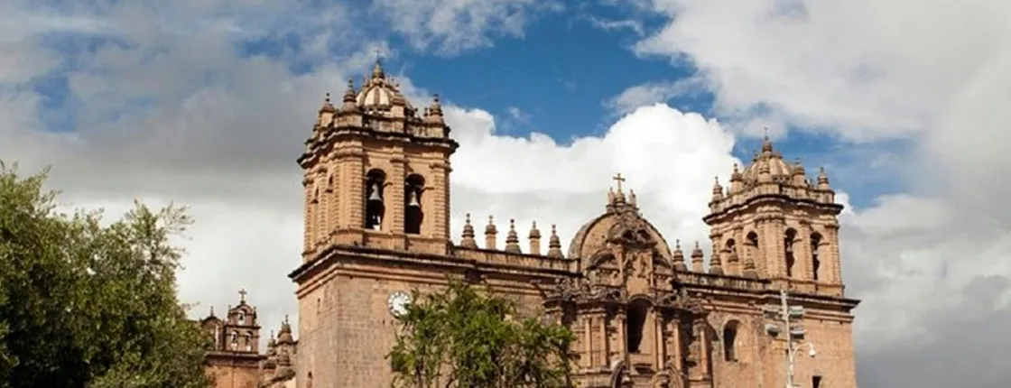 Half-day private Cusco city tour nearby archaeological and local market