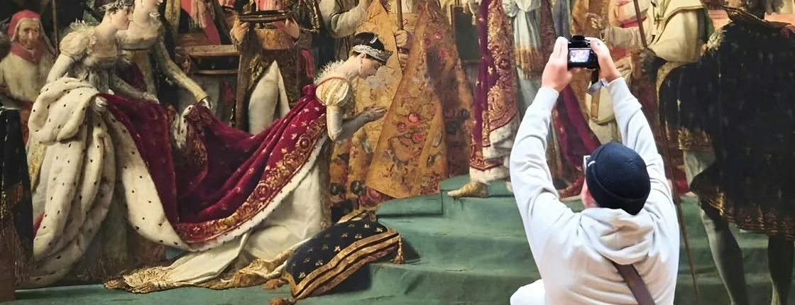 Louvre Museum's masterpieces small group guided tour in Spanish