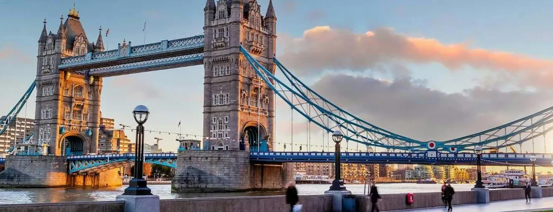 Tour of London's most photogenic spots with a local