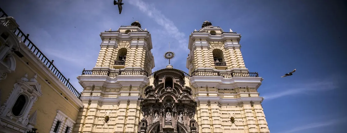 Lima half-day guided tour with San Francisco church and Huaca Pucllana