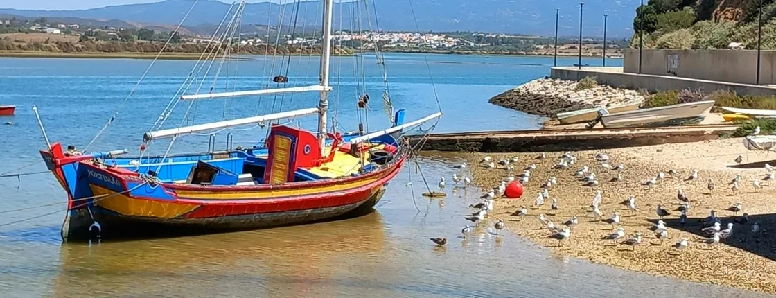 Self-guided scavenger hunt in Alvor