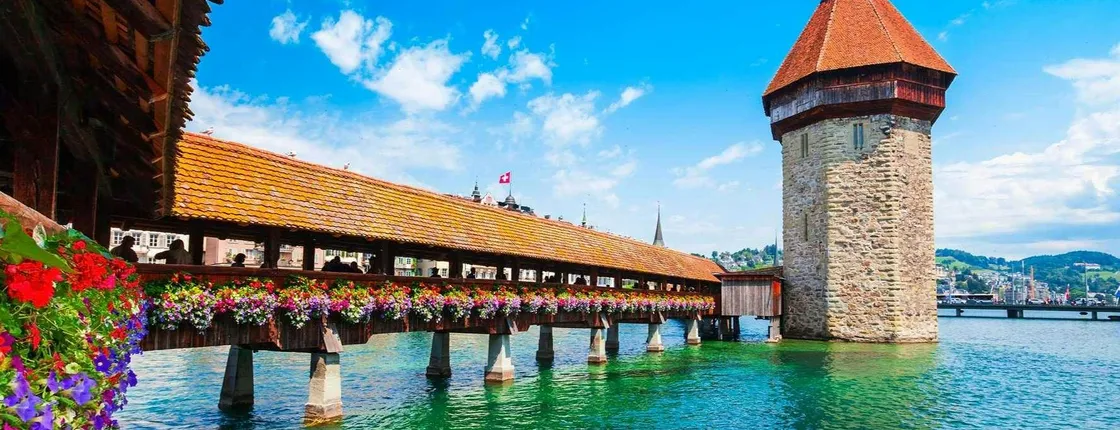 Lucerne best intro walking tour with a local
