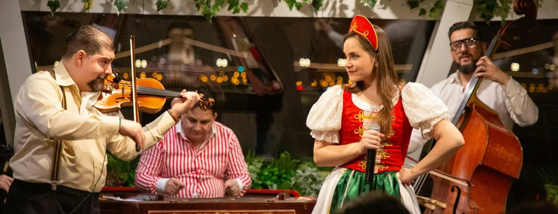 4 Course Dinner cruise with Operetta and Folk show