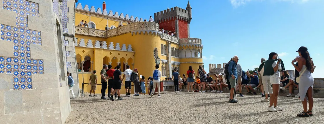 Full-day shared tour to Fátima, Nazaré, and Sintra from Lisbon
