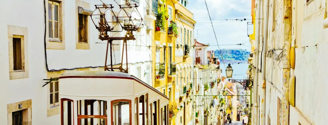 Guided full-day trip to Lisbon