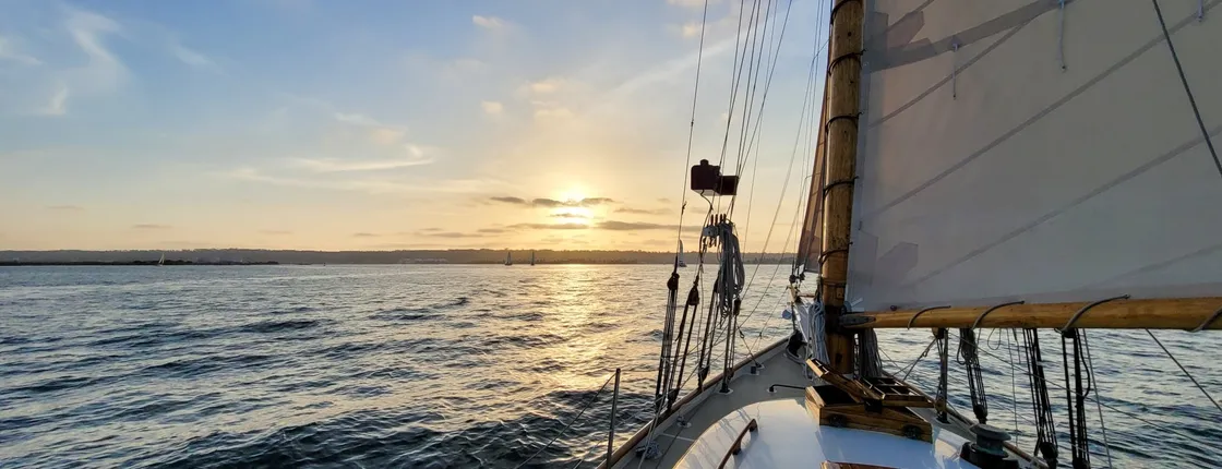 Sunset yacht cruise in San Diego