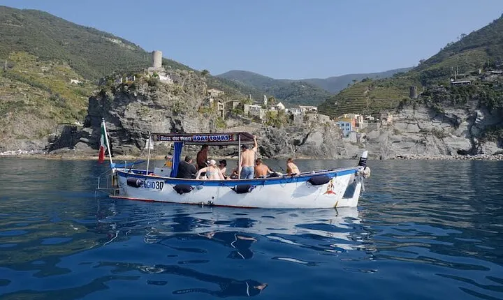 Morning Boat Tour to Cinque Terre with brunch