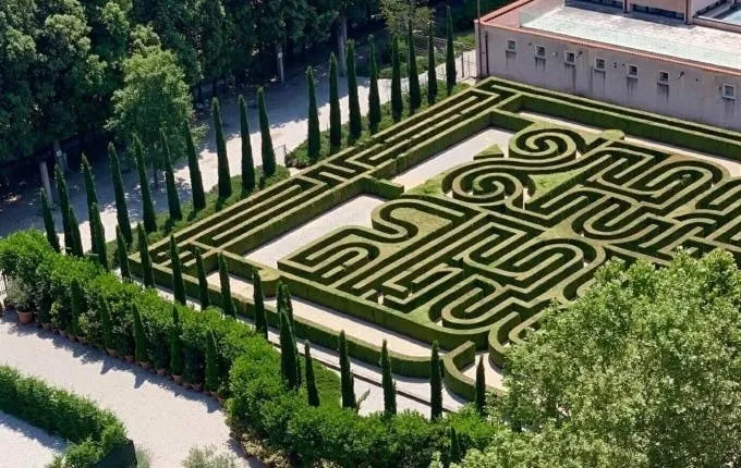 Borges Labyrinth tour with audio guide