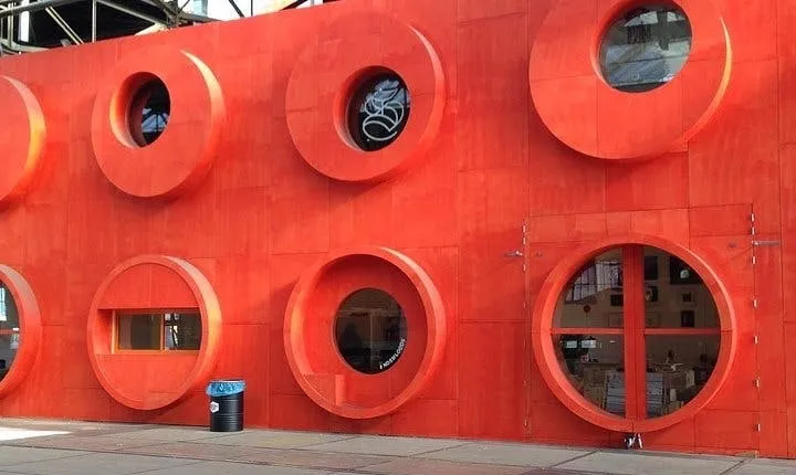 Privately guided tour of contemporary Amsterdam Noord by bike