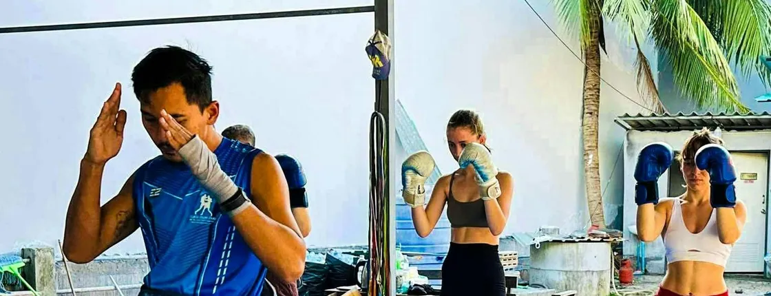 Shared Muay Thai boxing class for beginners in Koh Tao