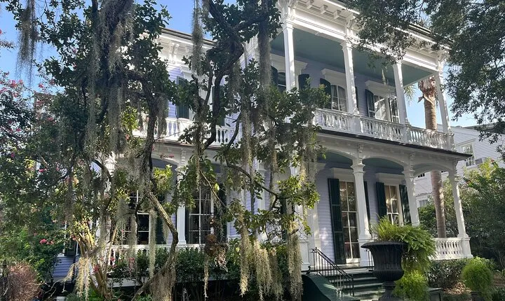 New Orleans Small-Group Garden District Walking Tour