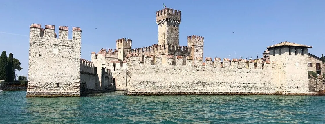 Lake Garda and Verona guided tour with Sirmione private cruise
