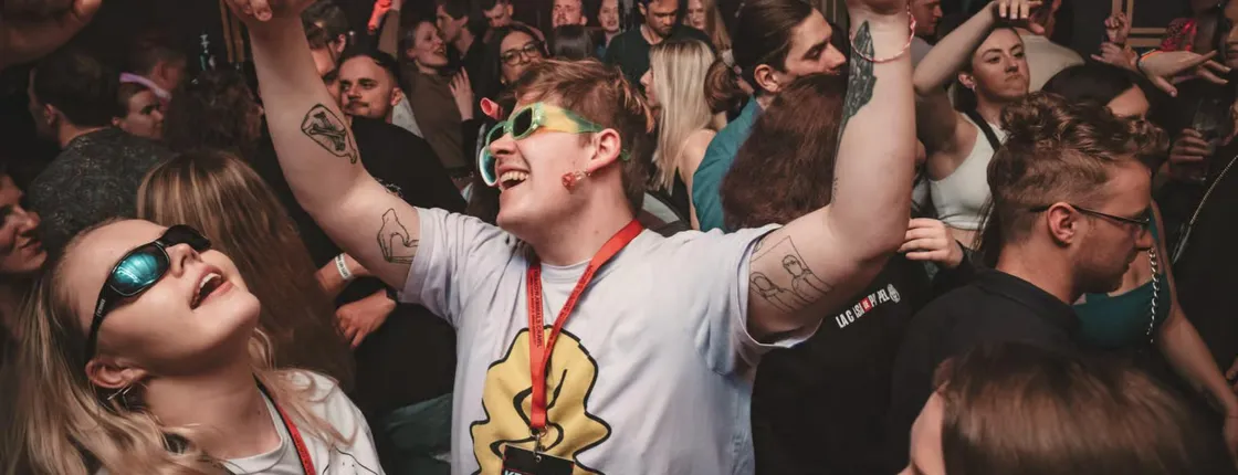 Kraków pub crawl experience with open bar and VIP club entry