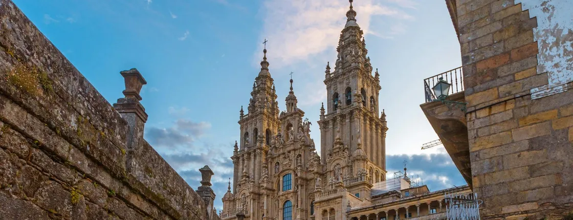 Santiago food tour with tapas and drinks at 4 local stops