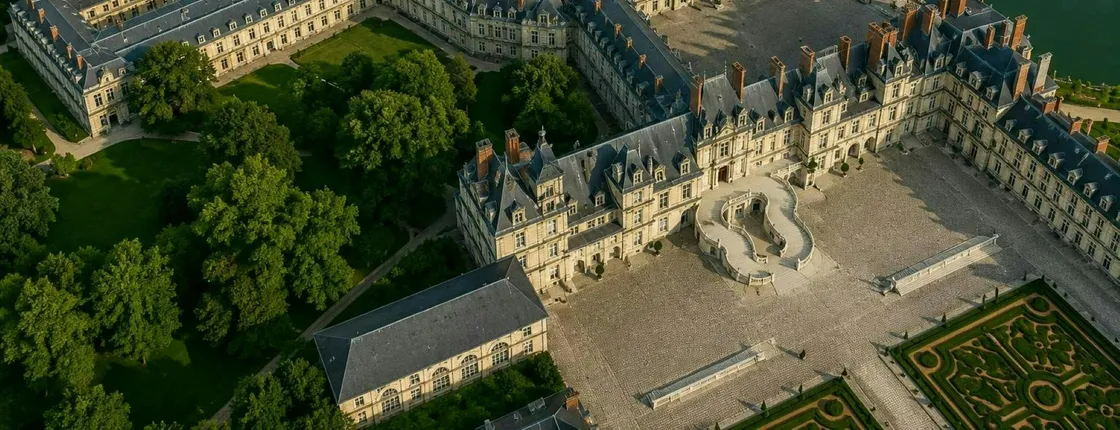 Château de Fontainebleau entry ticket with Paris audio guide and eSIM