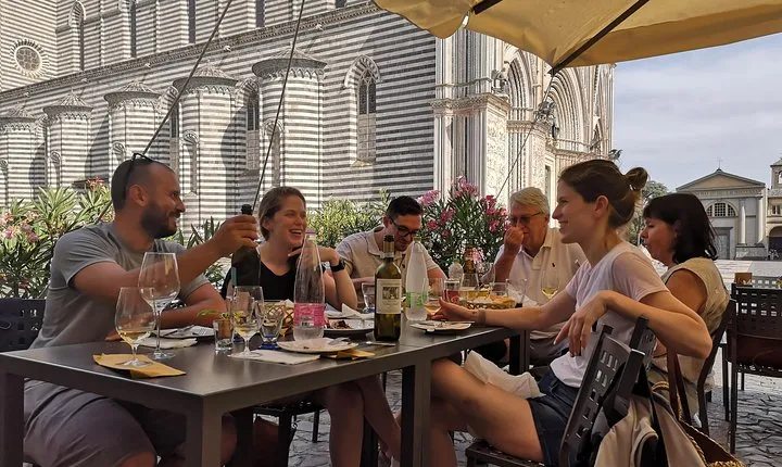 E-bike tour in Orvieto in small group: history, culture with lunch or dinner