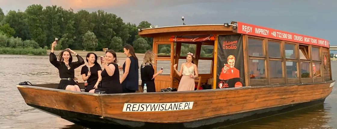 Vistula River Evening Cruise with Welcome Drink
