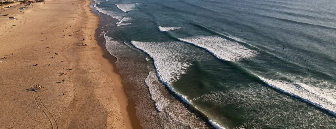 5-hour surf, bodyboard and yoga session in Lisbon