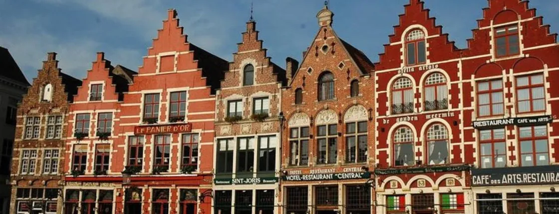 Bruges guided day tour from Paris with Canal Cruise