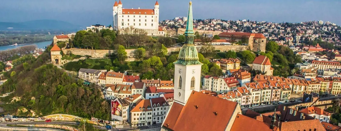Exploring Bratislava Guided Walking Tour with Castle Admission