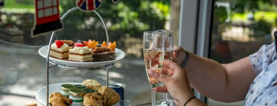 London afternoon tea bus tour with PG tips and optional London Eye